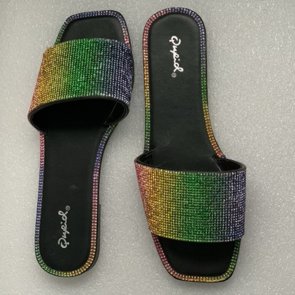🆕Sandals Size 7
Multi color